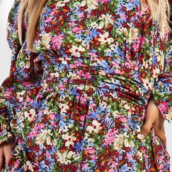 Boohoo PLUS WOVEN PUFF SLEEVE FLORAL SKATER DRESS - Picture 4 of 16